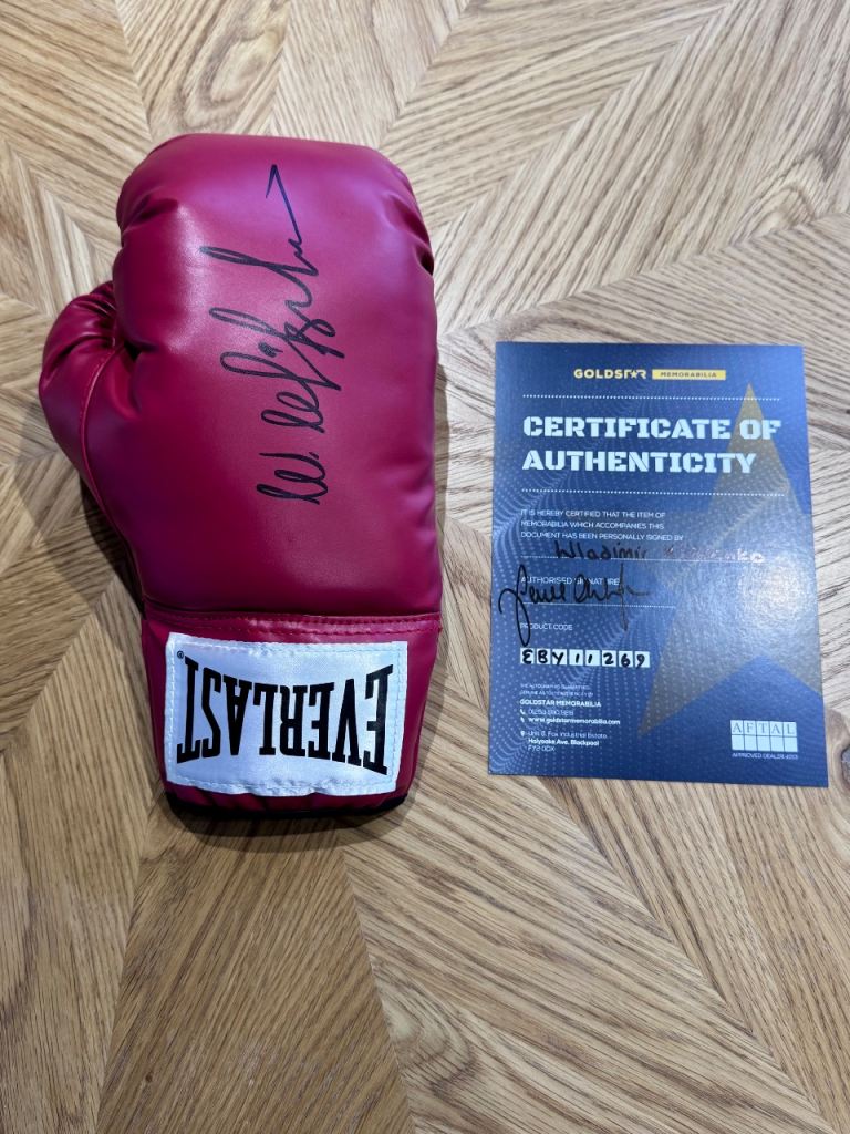 Everlast Boxing Glove Signed by Wladimir Klitschko with COA