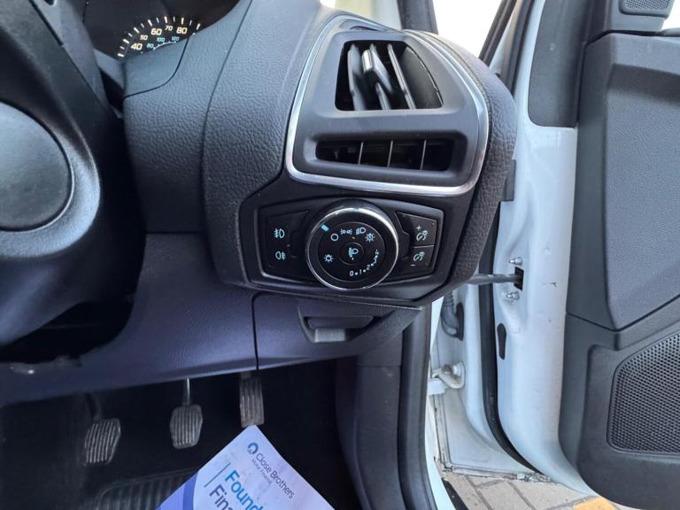 2013 Ford Focus 1.0 125 EcoBoost Titanium Navigator 5dr HATCHBACK PETROL Manual