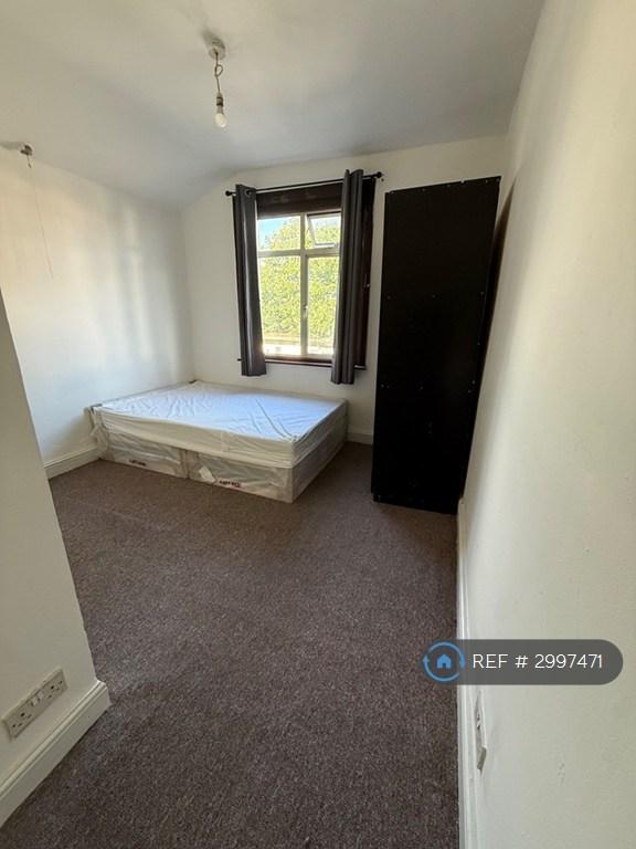 1 bedroom in Lady Margaret Road, Southall, UB1 (#2997471)