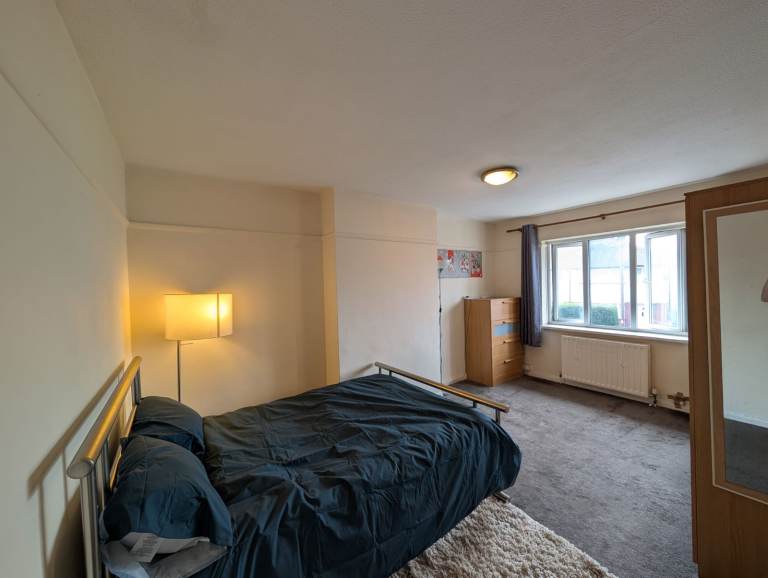 Lovely large room for rent in shared house - SW16 5HX