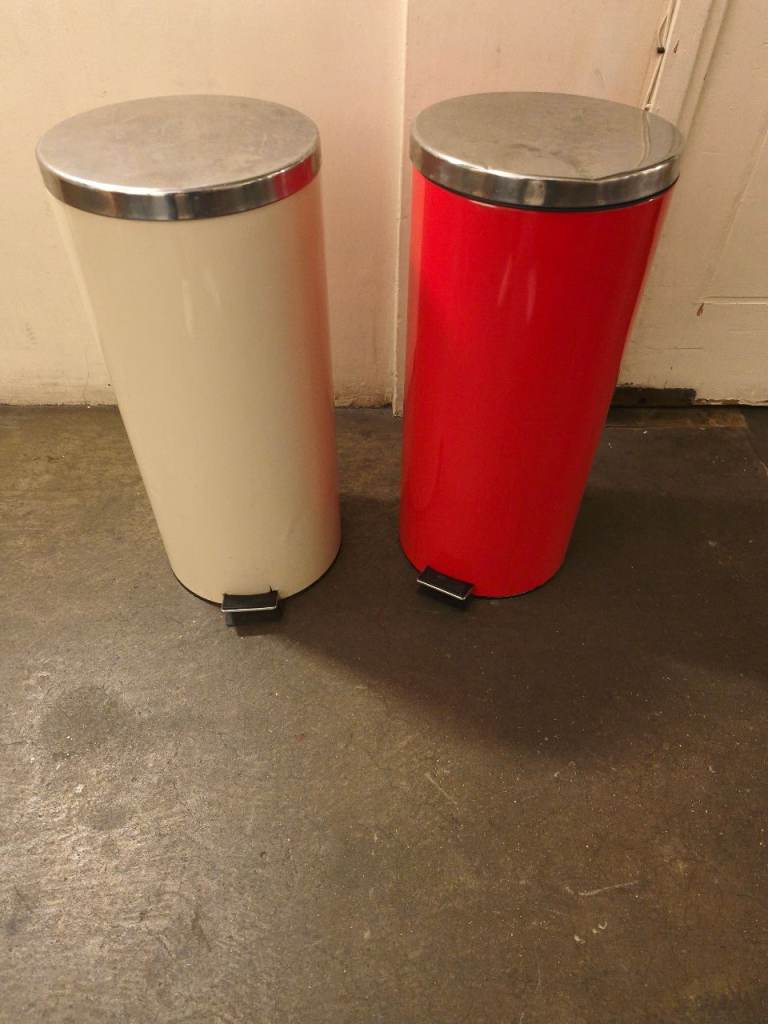 Dustbin or Rubbishbin