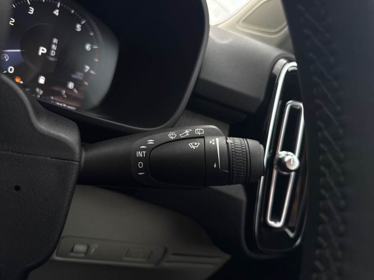 2022 Volvo XC40 2.0 B4P Inscription 5dr AWD Auto [7 speed] ESTATE PETROL Automatic