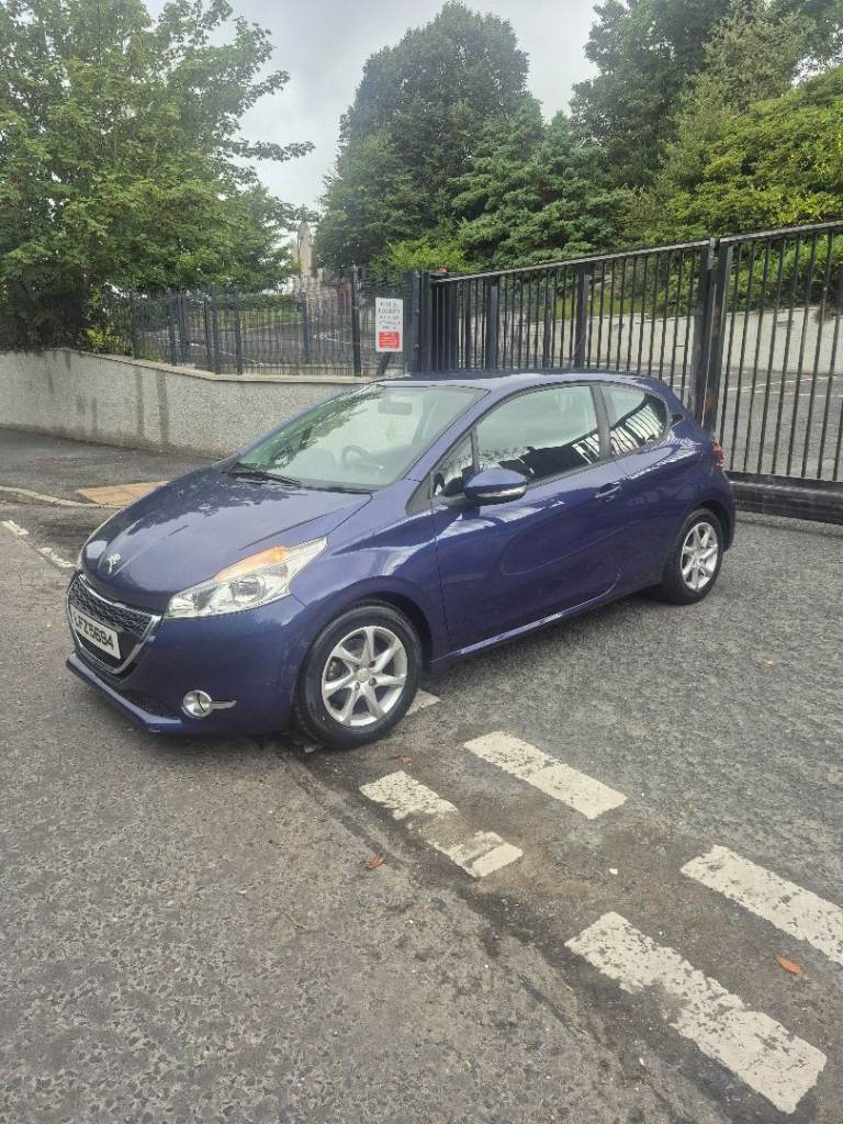 Peugeot 208 1.2 FULL MOT ( Vauxhall Toyota Citroën Renault volkswagen)