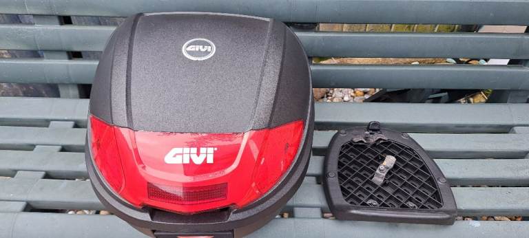 Givi E300N2B Monolock Top Case - 30 Litre