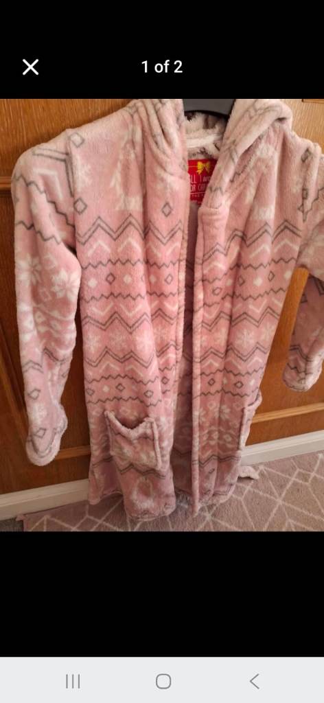 Girls 8-10 years nightrobe/ nightgown. 