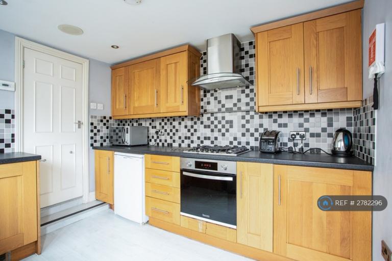 4 bedroom house in Granville St, Cheltenham, GL50 (4 bed) (#2782296)