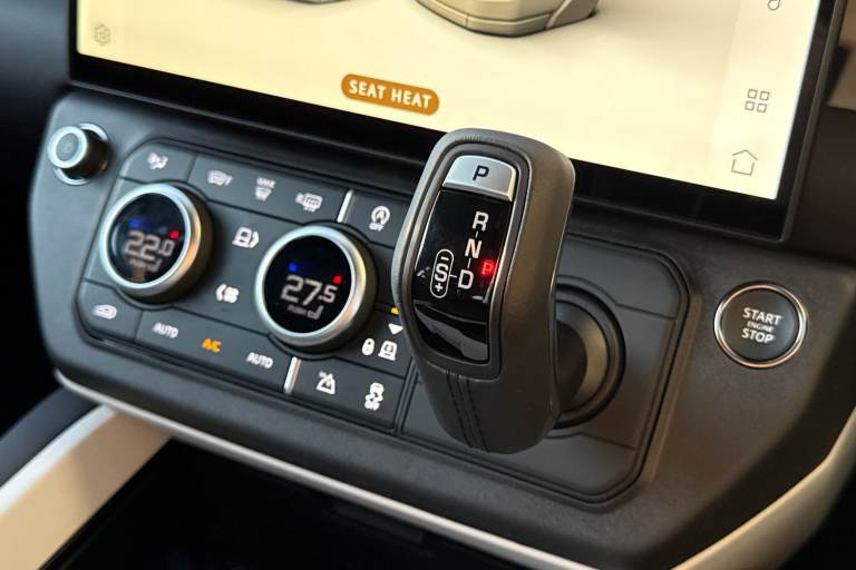 2025 Land Rover Defender 110 3.0 D250 MHEV X-Dynamic SE Auto 4WD Euro 6 (s/s) 5dr SUV Automatic