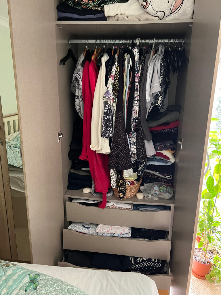 Glasswels Large mirrored wardrobe Inside chest of drows