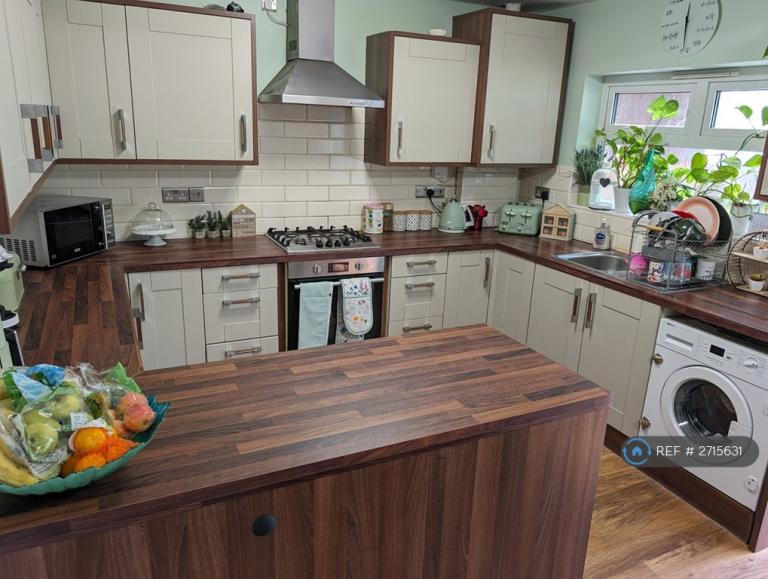 3 bedroom house in St Albans Avenue, London, E6 (3 bed) (#2715631)