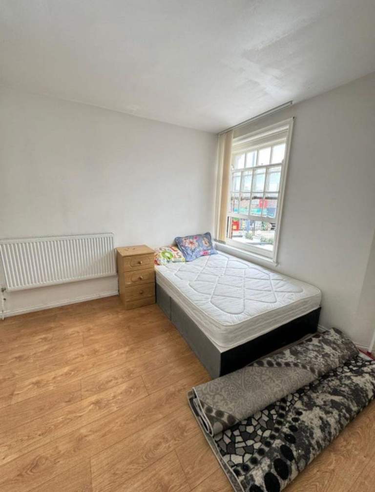 FULLY FURNISHED STUDIO FLAT TO RENT in High street HA8,  (Bills Included Except council tax )