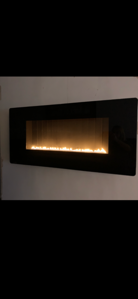 Stylish and modern wall hung gas fire