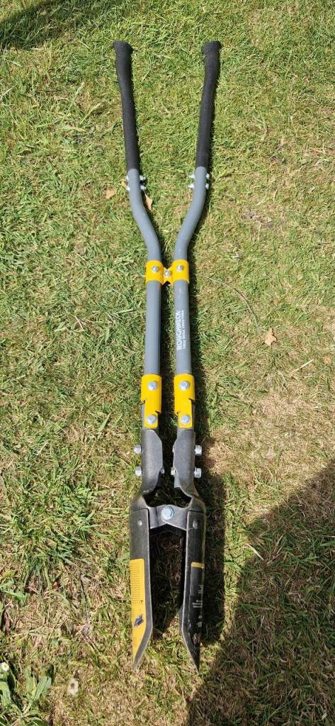 Roughneck Heavy Duty Dual-Pivot Post-Hole Digger