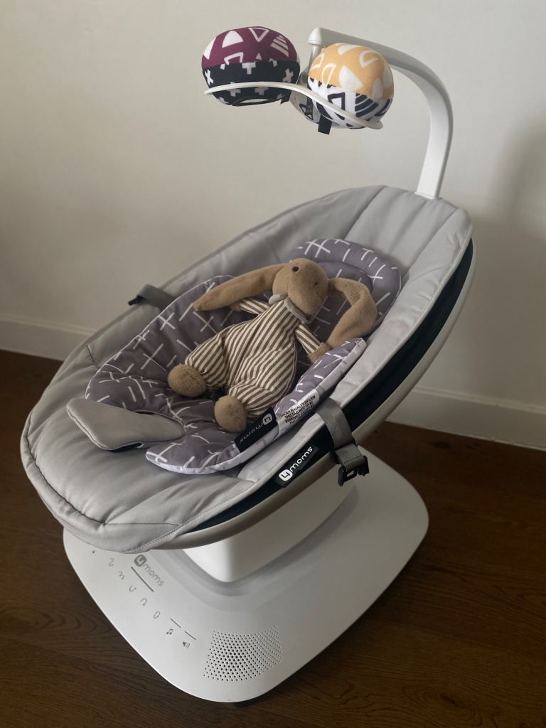 Baby swing/rocker 4Moms Mamaroo 5.0 with Newborn Insert