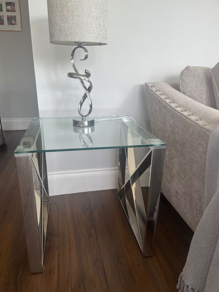 Taskers side table 