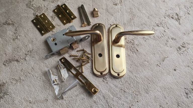  Door Handle, bathroom lock Set with Hinges 