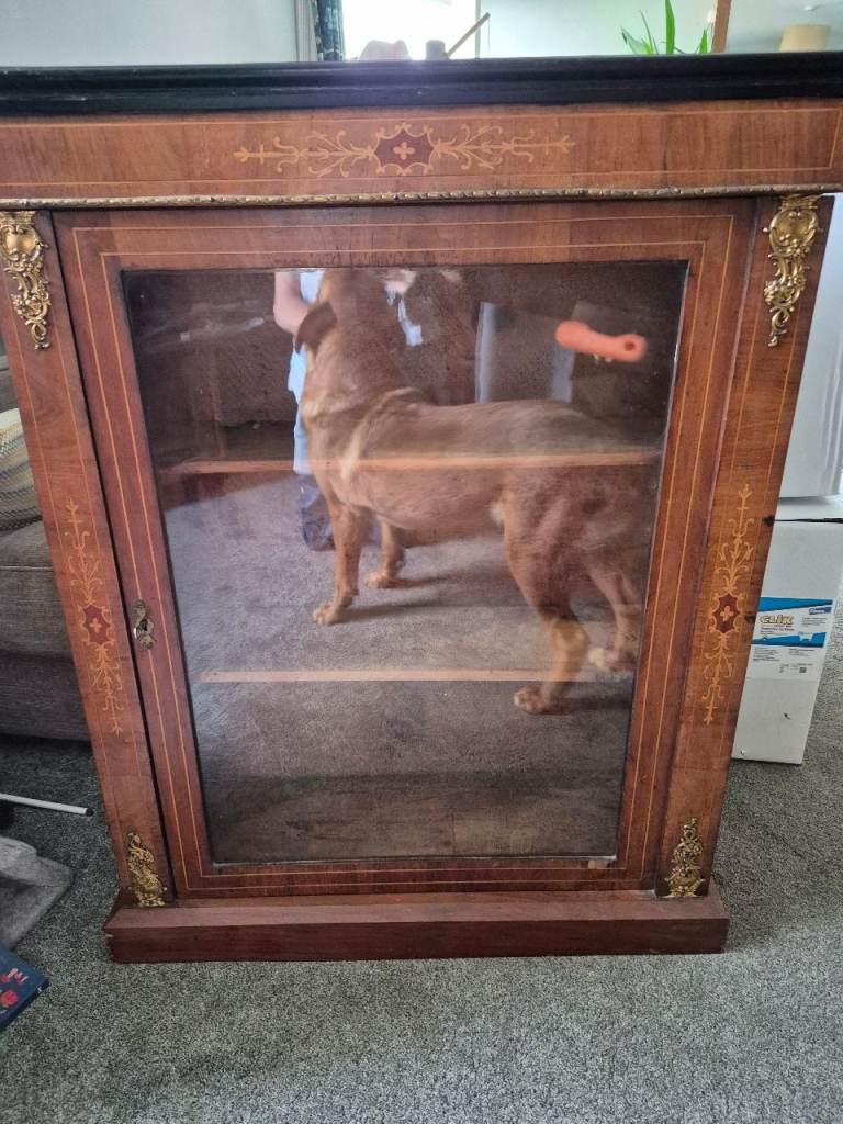 Glass door cabinet 