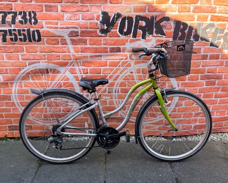 Small ladies/teens traditional style bike 14” alloy frame 700c wheels £70