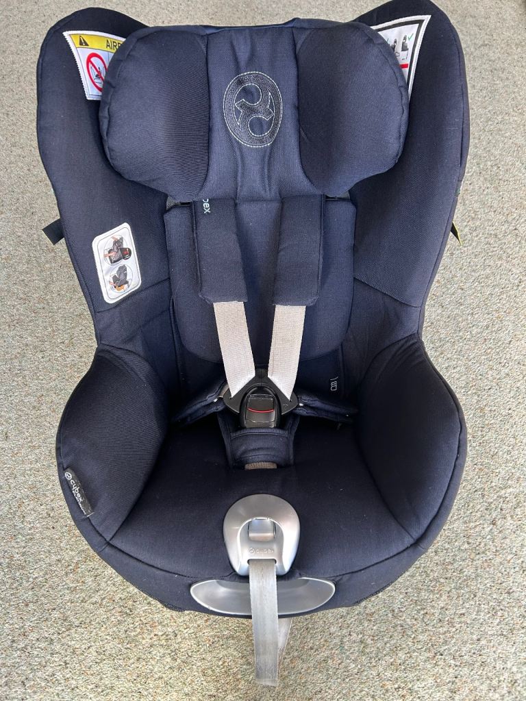 Cybex Sirona Z i-size 360 rotating car seat and Z 360 rotating isofix base