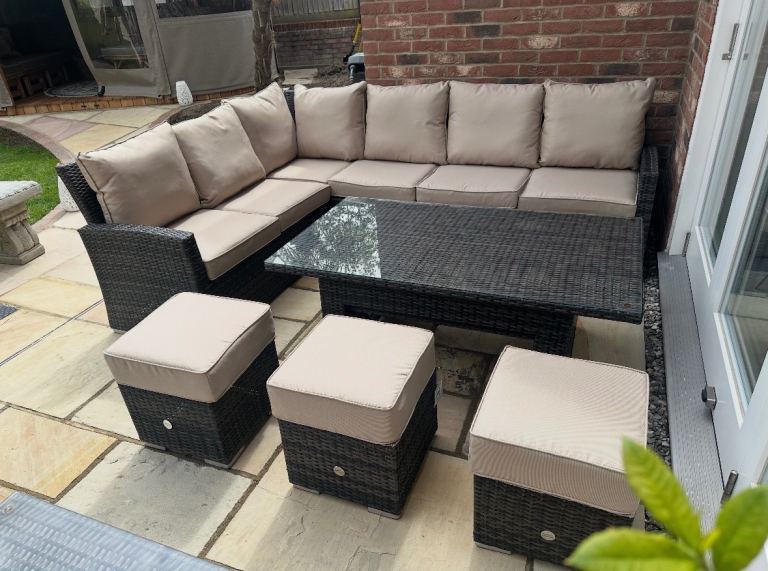 Maze Rattan Garden Corner Sofa Set withOutdoor Coffee Table