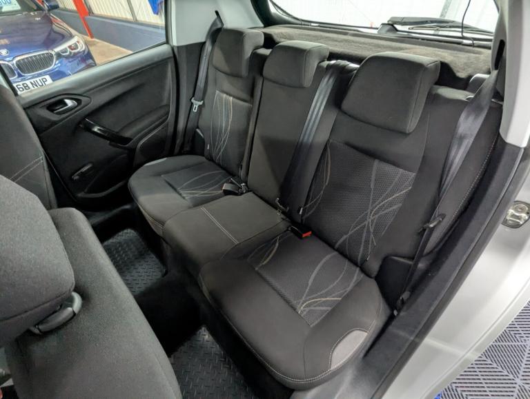 2015 Peugeot 208 1.2 VTi Active 5dr HATCHBACK Petrol Manual