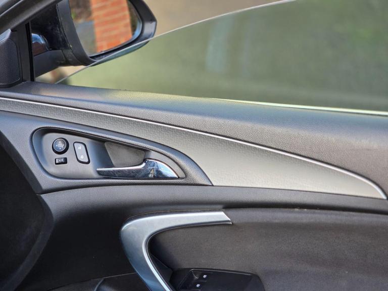 2013 Vauxhall Insignia 2.0 CDTi ecoFLEX Design Nav 5dr [Start Stop] HATCHBACK DIESEL Manual