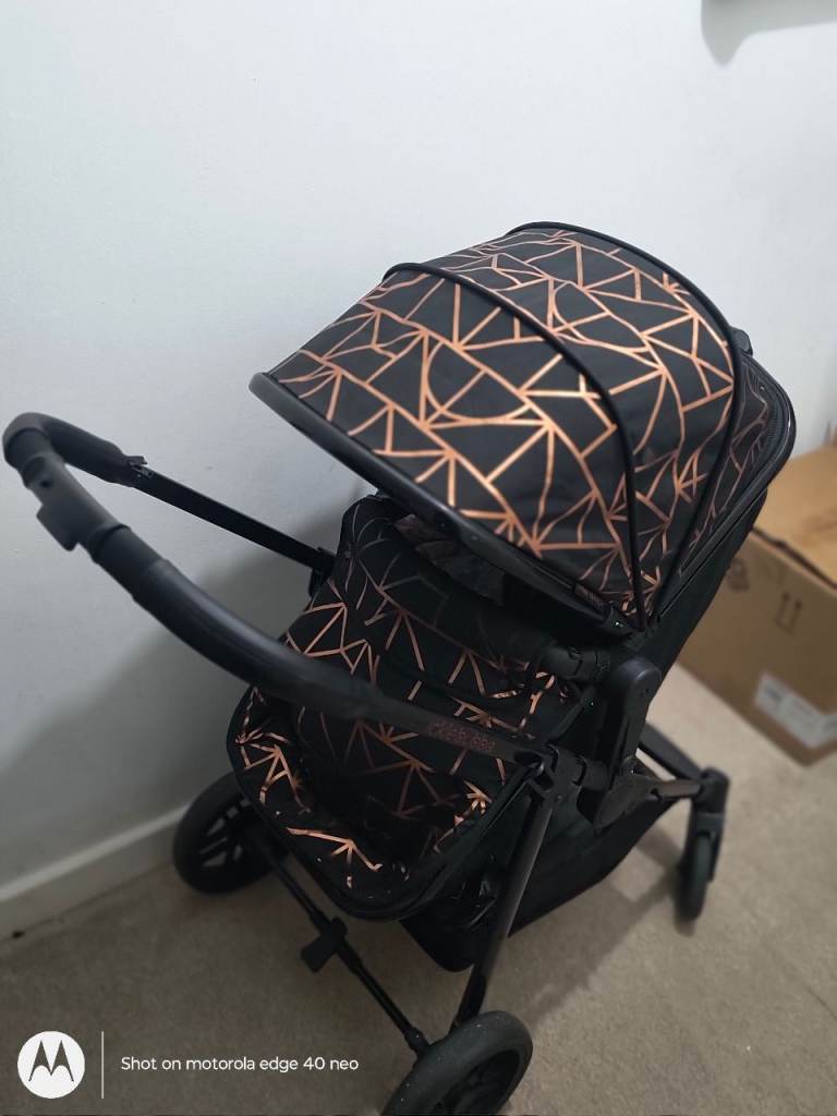 Baby push chair and car seat (from newborn to 4 years) available for just £40 & £30.