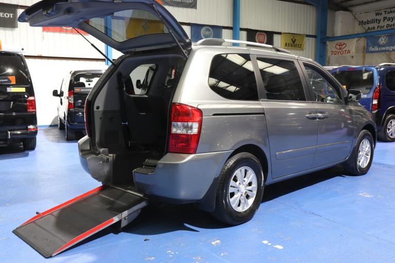 2011 Kia Sedona 2 wheelchair Accessible vehicle, 4 seats  MPV Diesel Manual