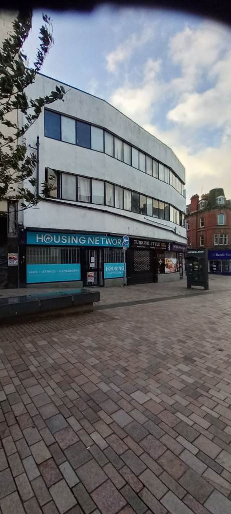 **TO LET** LOW RENT - NO DEPOSIT - PICCADILLY - COMMERCIAL UNIT**