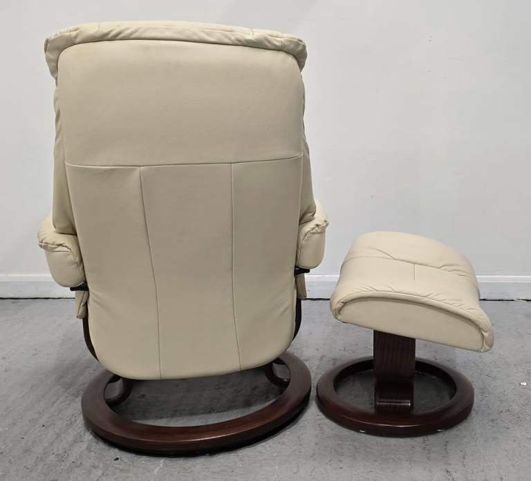 Ekornes Stressless Medium Leather Recliner Chair and Stool 3225