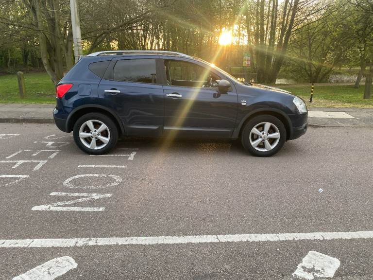 This 2009 Nissan Qashqai dCi diesel , leather seats. rev camera. satnav, long mot.