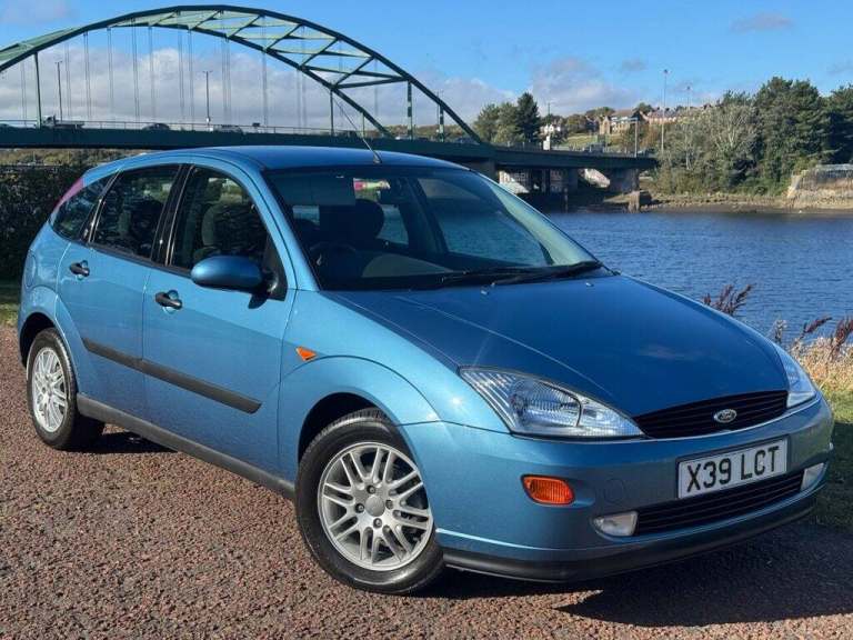 2000 X FORD FOCUS 1.8 TDDI GHIA HATCHBACK 5DR DIESEL MANUAL (143 G/KM, 89 BHP) D