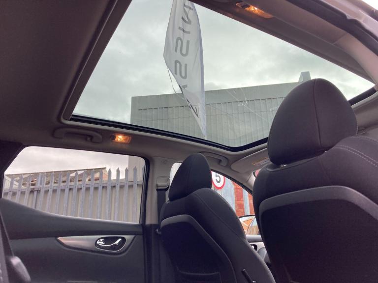 2019 Nissan Qashqai 1.3 DiG-T N-Connecta 5dr HATCHBACK PETROL Manual