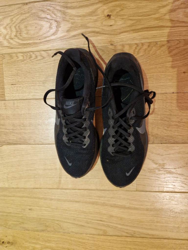 Nike Revolution Men's Running Trainers Size 8