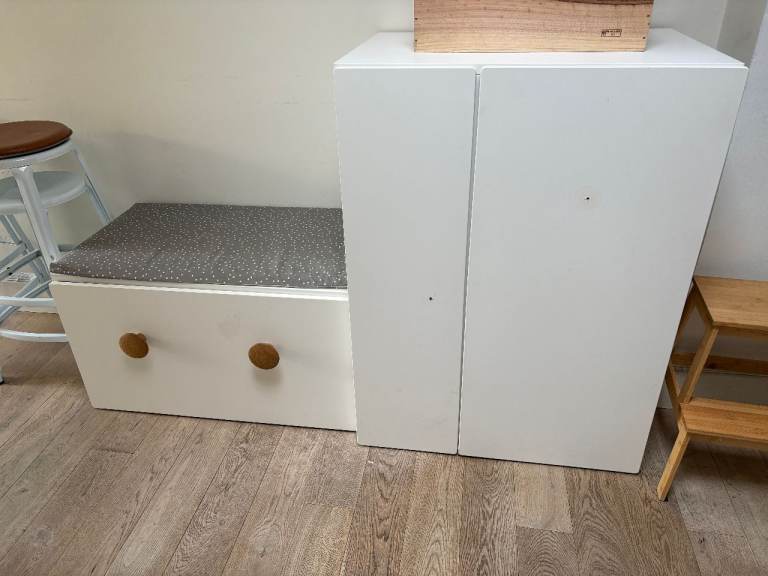 Kids room - wardrobe and toy storage bench (Smastad)