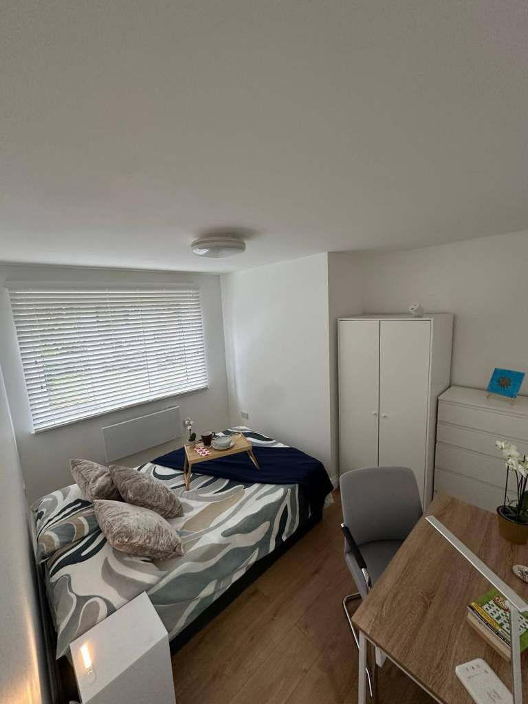 2 Spacious Double Room East Croydon £195pw Each
