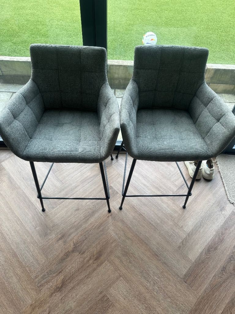 4 x Bar stools  open to offers 