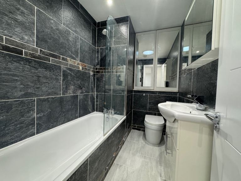 2 Bed First Floor Flat to Rent - Colindale, Burnt Oak, Edgware, Mill Hill - Acklington Dr, NW9 