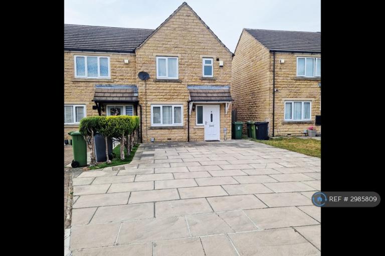 3 bedroom house in Warrenfield Court, Huddersfield, HD2 (3 bed) (#2985809)