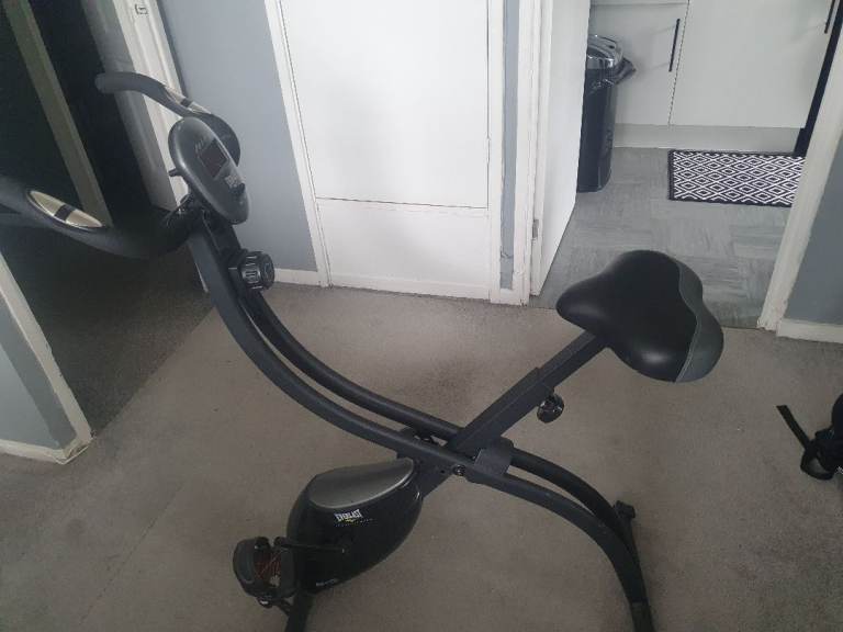 Everlast exercises bike