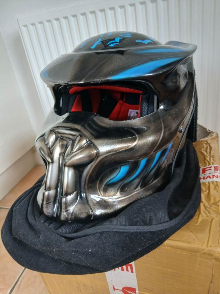 Custom Preditor motorcycle helmet S 56 size