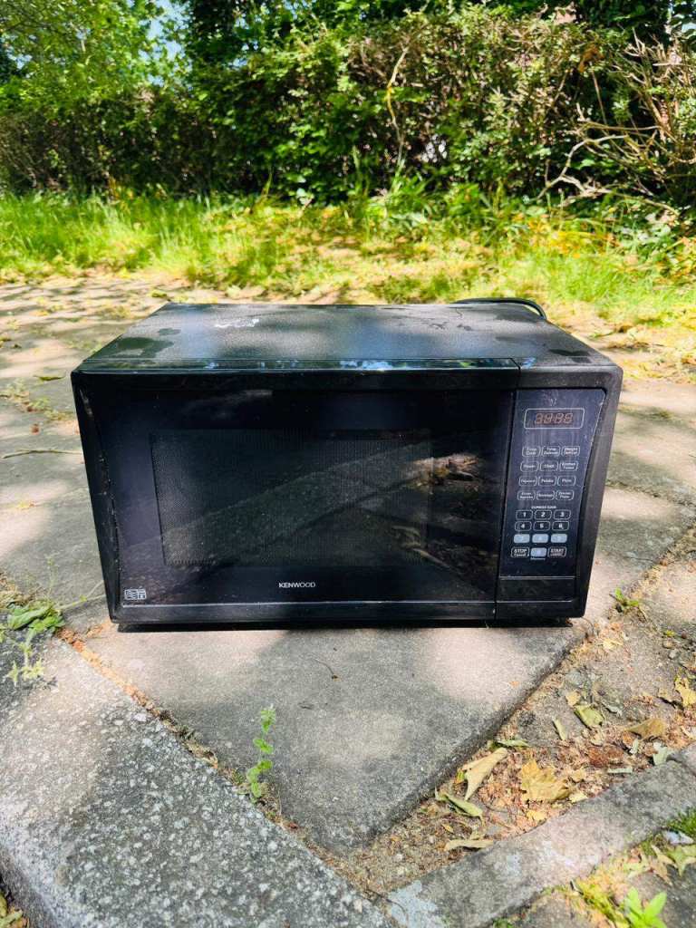 Black microwave fully working 