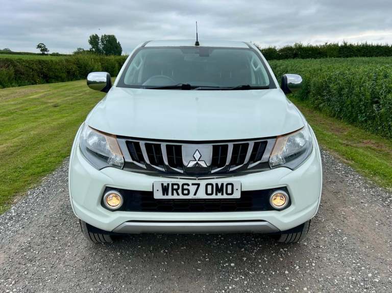 MITSUBISHI L200 2.4 DI-D Titan DOUBLE CAB White Manual Diesel PICK UP 2017
