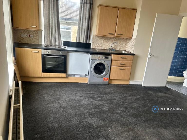 Studio flat in Moorbottom, Cleckheaton, BD19 (#2977066)