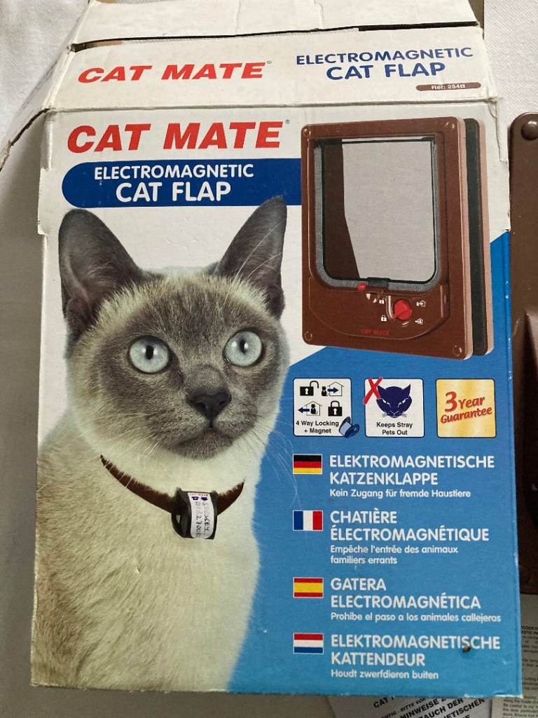 Cat Mate Electromagnetic Cat Flap - Brown With 2 Cat Collar Magnets