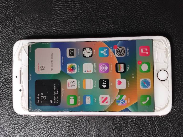 Iphone 8plus 64gb unlocked cracked screen and back but  everything working 
