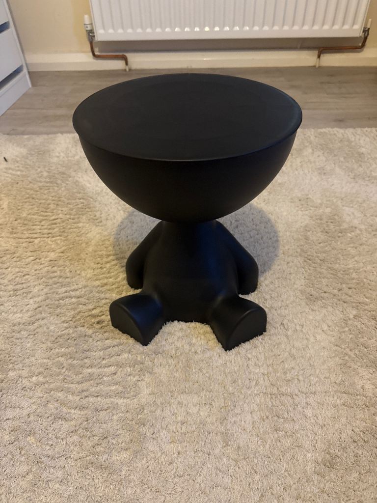 Kids bed side table 