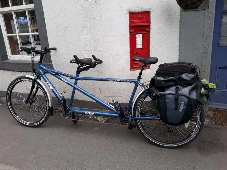 Advertise Edinburgh fringe on a tandem