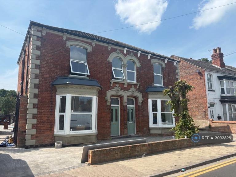 1 bedroom flat in Chantry Lane, Grimsby, DN31 (1 bed) (#3033826)