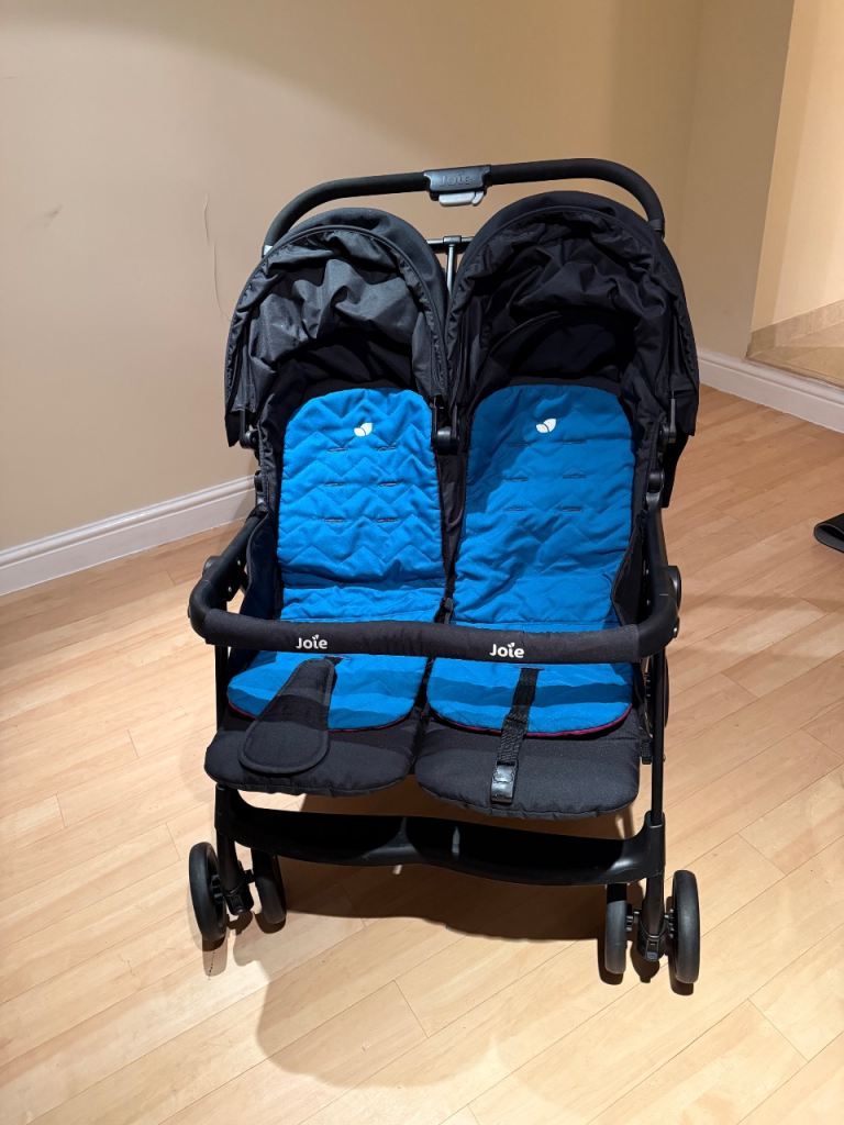 Joie Aire Twin Pink/Blue Pushchairs Double Seat Stroller like New 