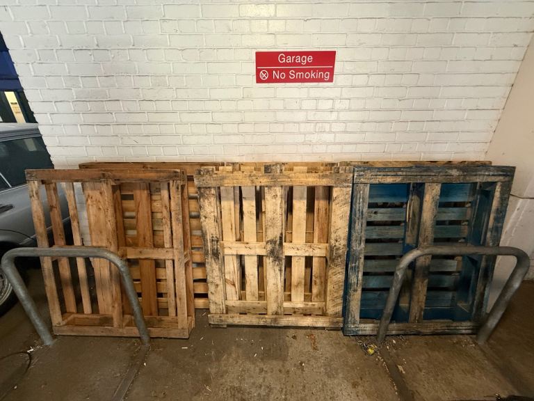 Free 6 x pallets